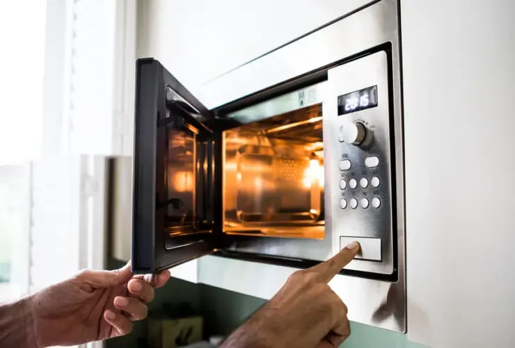 Equipa tu cocina con los utensilios y electrodomésticos necesarios how to clean microwave kitchen appliances with lemon and wipes