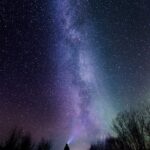 Cielo estrellado nocturno con Vía Láctea