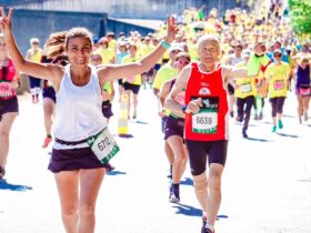 Trail running en la Sierra de Madrid: rutas, equipamiento y consejos para empezar Corredor de trail running en sendero de montaña